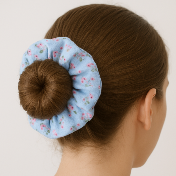 Blue floral scrunchie - Image 4