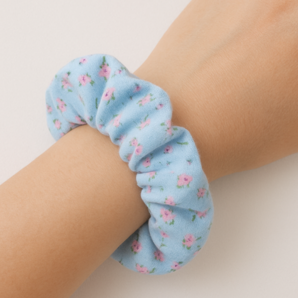 Blue floral scrunchie - Image 5