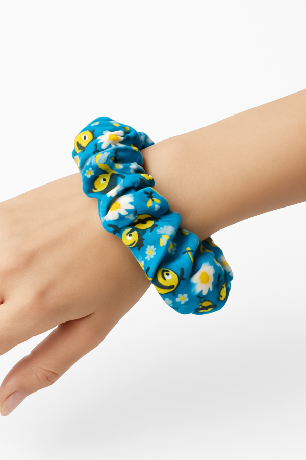 Blue bee scrunchie - Image 5