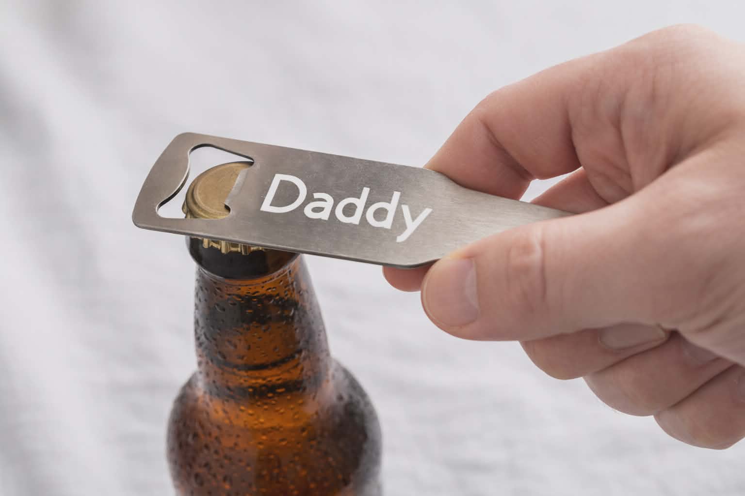 Custom “Daddy” Vinyl Bottle Opener – Personalized Stainless Steel Gift for Dad - Image 2