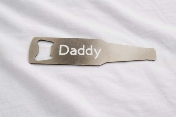 Custom “Daddy” Vinyl Bottle Opener – Personalized Stainless Steel Gift for Dad