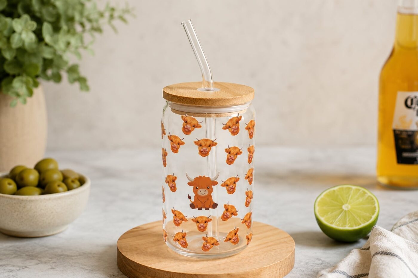 Highland Cow Beer Can Glass with Bamboo Lid & Glass Straw | Cute Cow Drinking Glass
